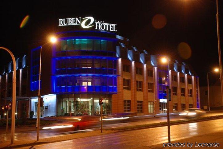 Ruben Hotel Zielona Gora Exterior photo